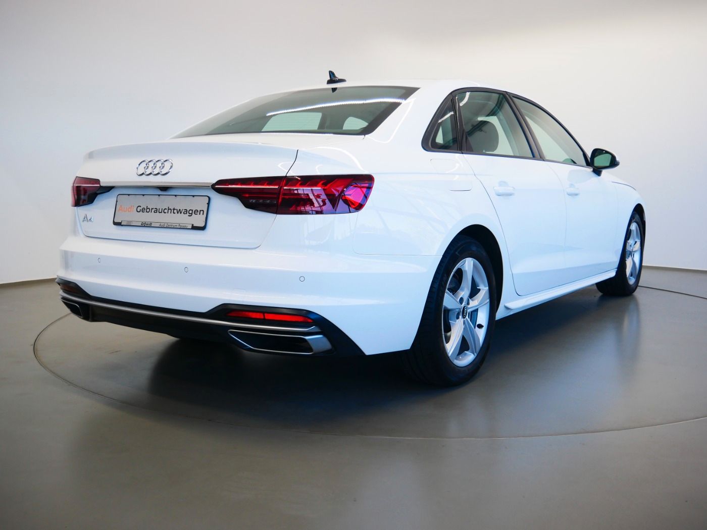 Audi A4 Limousine 35 TFSI advanced - Samsaru's Car Outlet