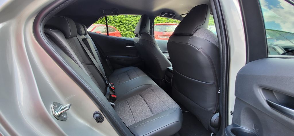 Toyota Corolla 1.8 Hybrid - Samsaru's Car Outlet