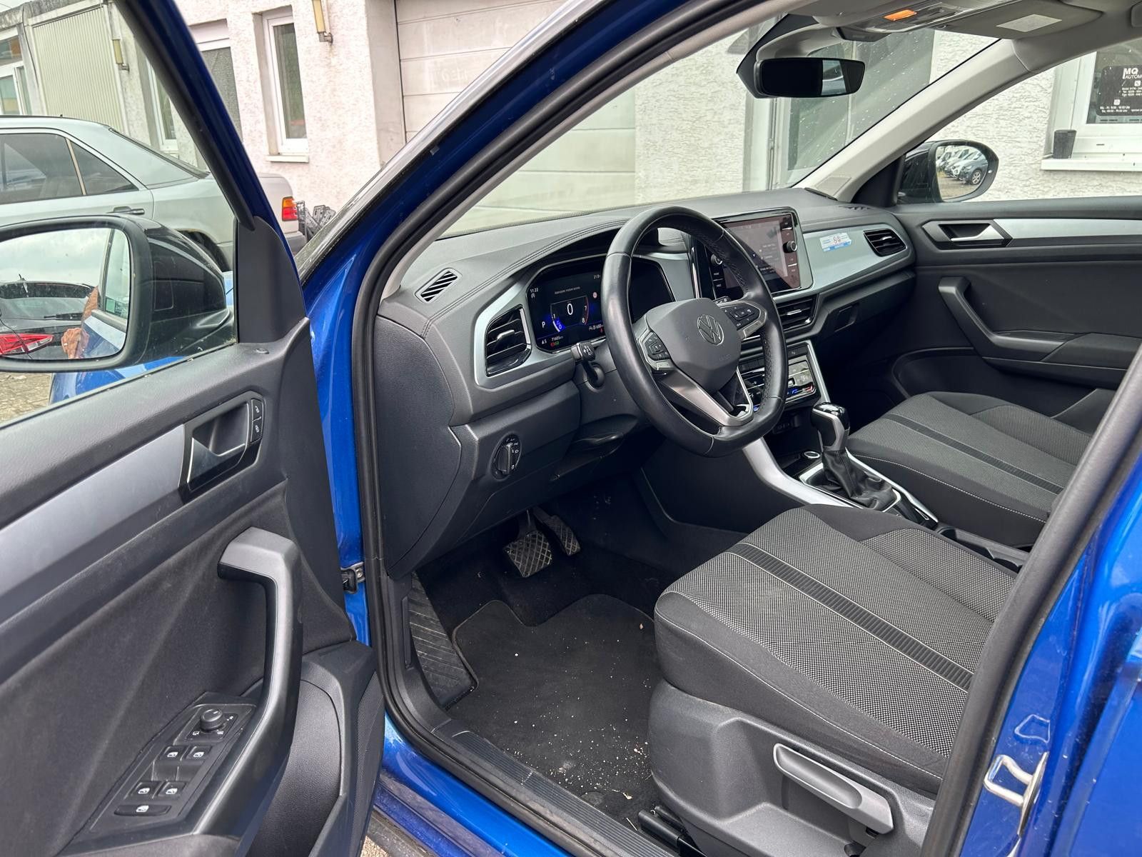 Volkswagen T-Roc Life - Samsaru's Car Outlet