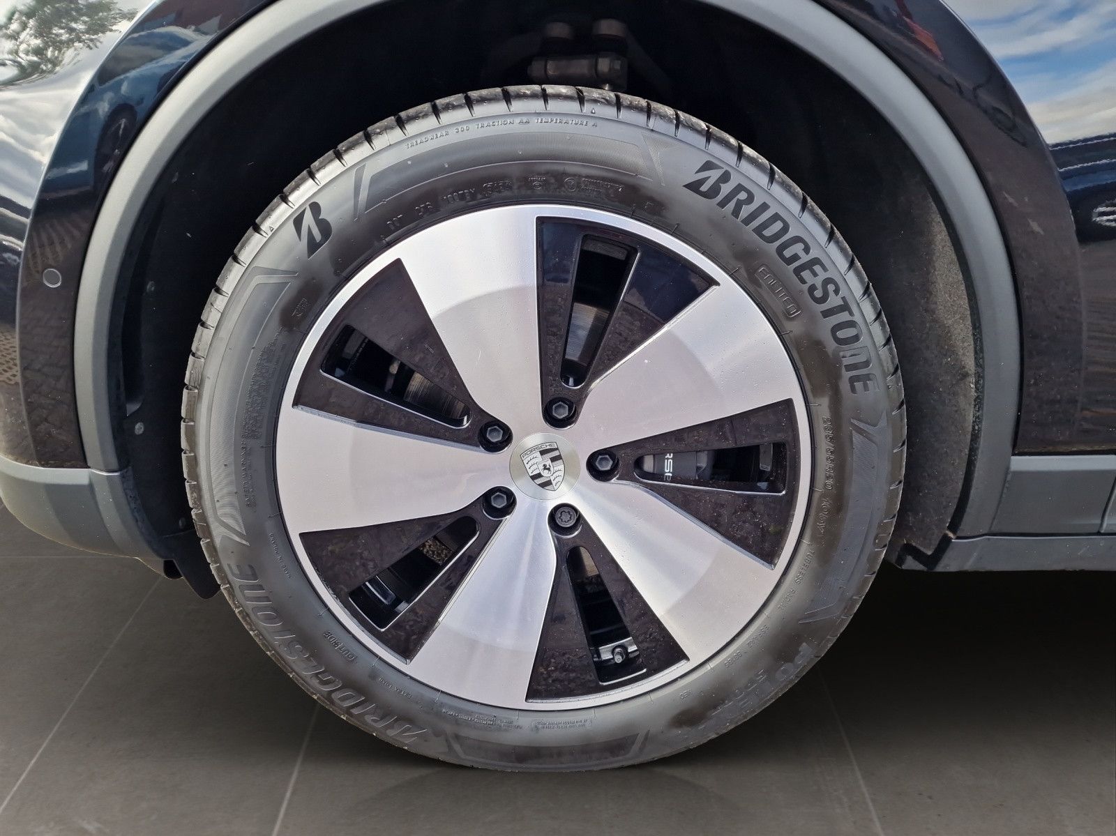 Porsche Macan 4 - Samsaru's Car Outlet