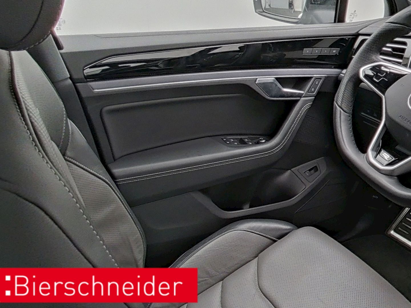 Volkswagen Touareg 3.0 TDI R-line Black - Samsaru's Car Outlet