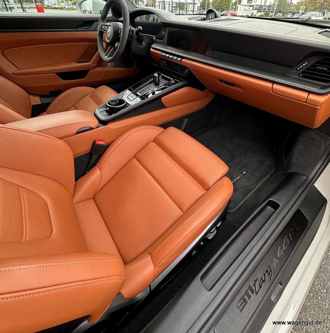 Porsche 911 Targa 4 GTS BURMESTER*CARBON*