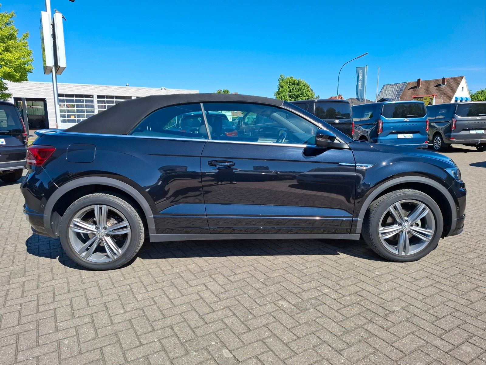 Volkswagen T-Roc R-Line - Samsaru's Car Outlet