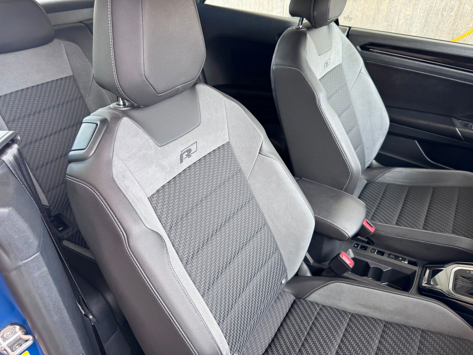 Volkswagen T-Roc R-Line Edition - Samsaru's Car Outlet