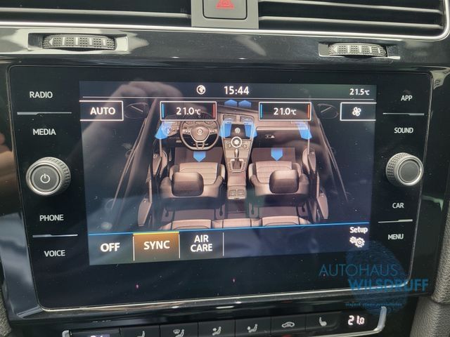 Volkswagen Golf VII 1.5 TSI DSG Highline R-Line - Samsaru's Car Outlet