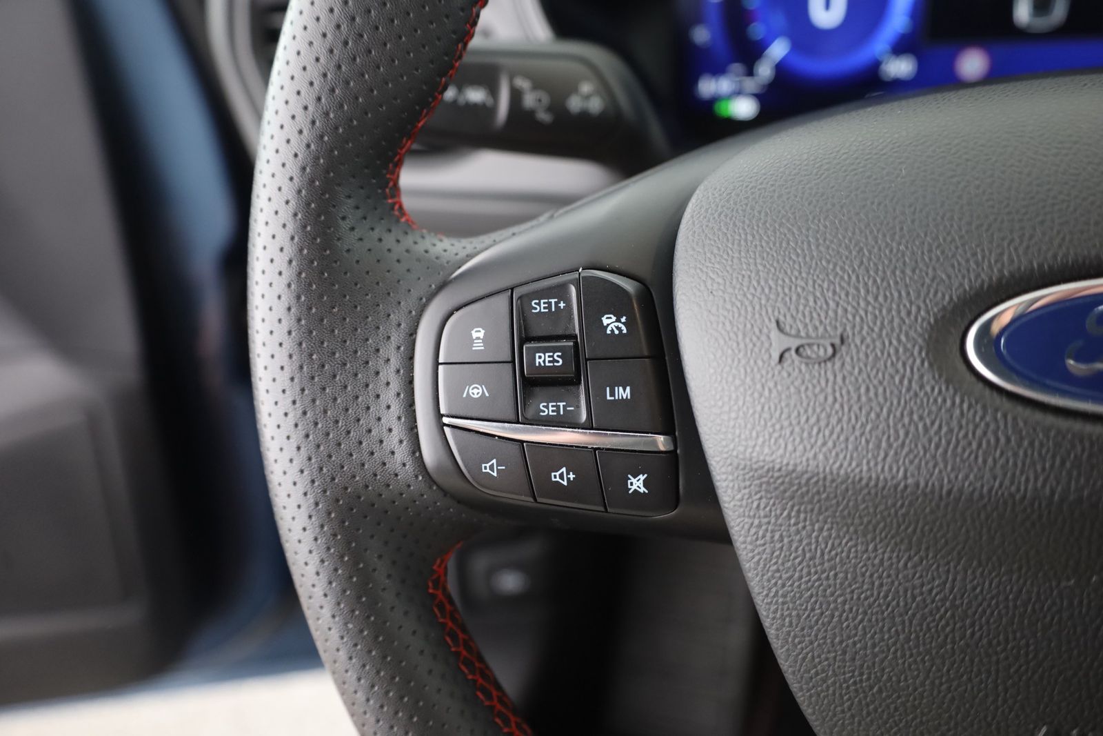 Ford Focus Turnier 1.0 EB ST-Line X LED Navi ACC AHK