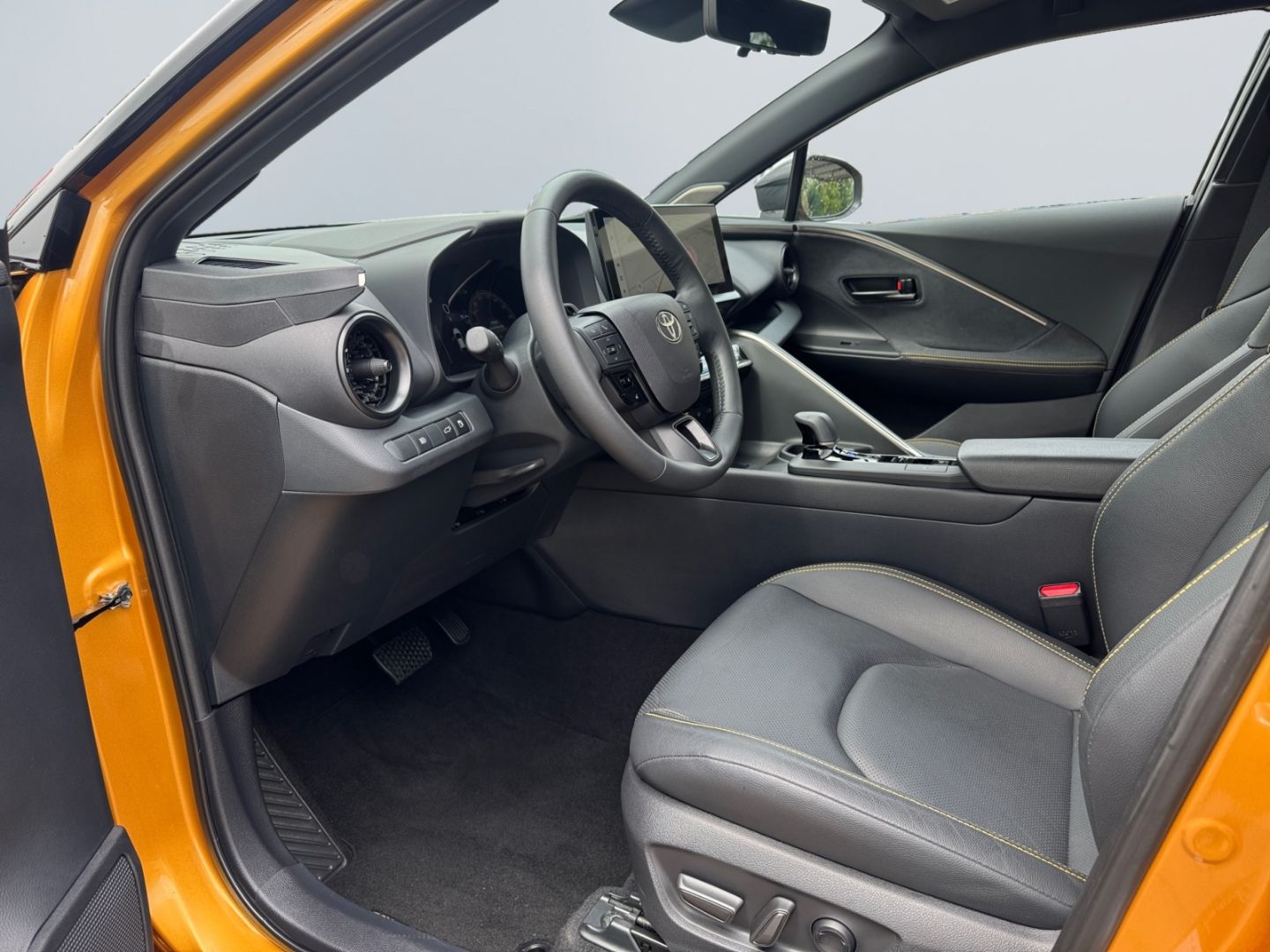 Toyota C-HR 2.0 Hybrid Lounge - Samsaru's Car Outlet