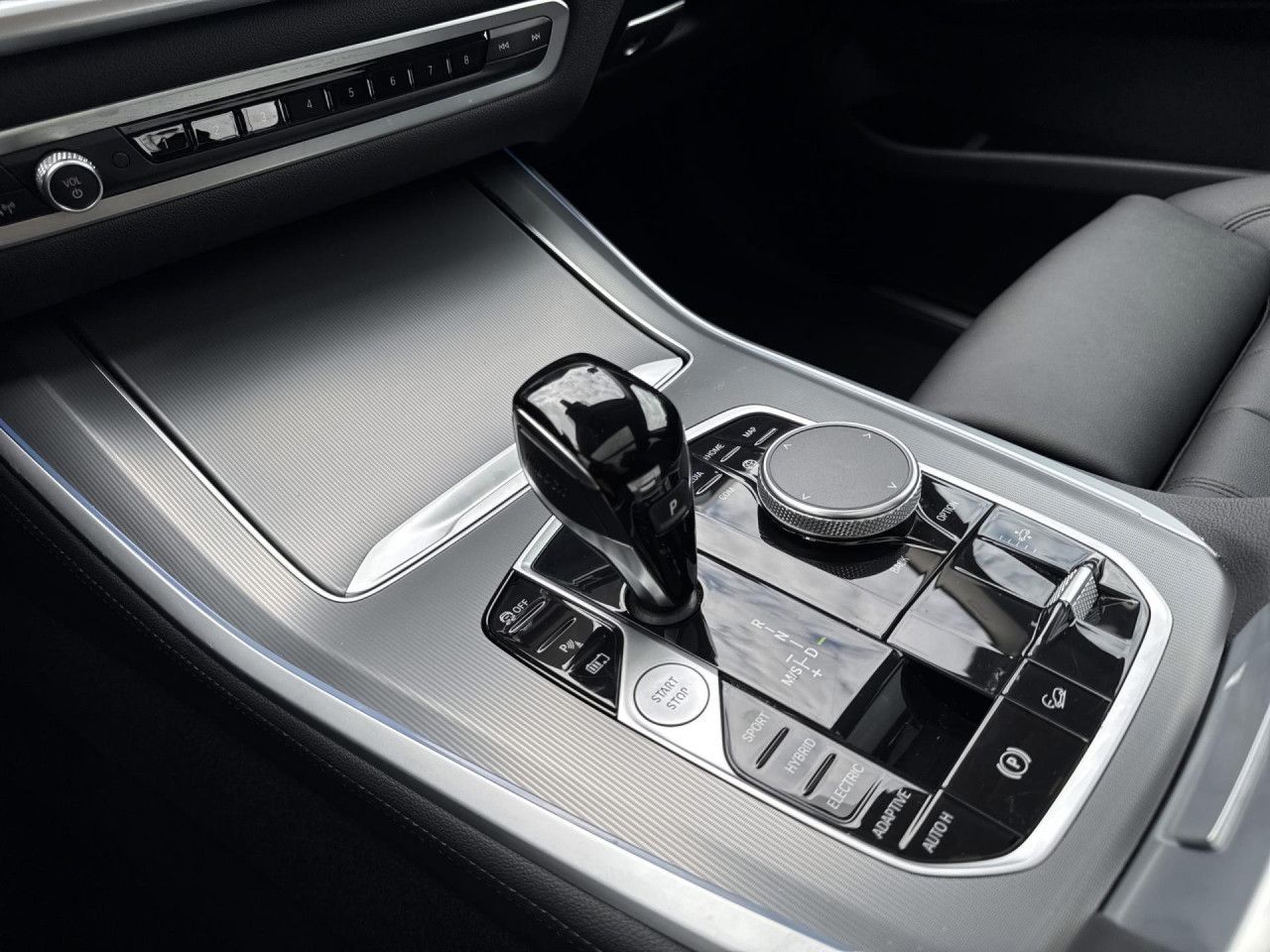BMW X5 xDrive 45e LivePro,AHK,Pano,St+Go,Luftfed,HUD