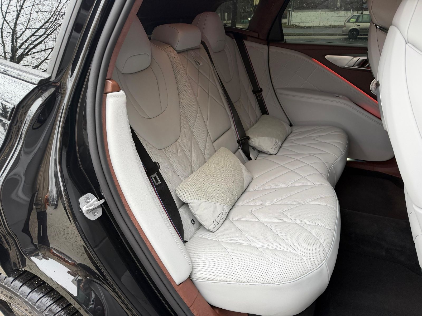 BMW XM 50e MASSAGE.SOFTCL.B&W.DR.ASS.PRO.AHK.360°