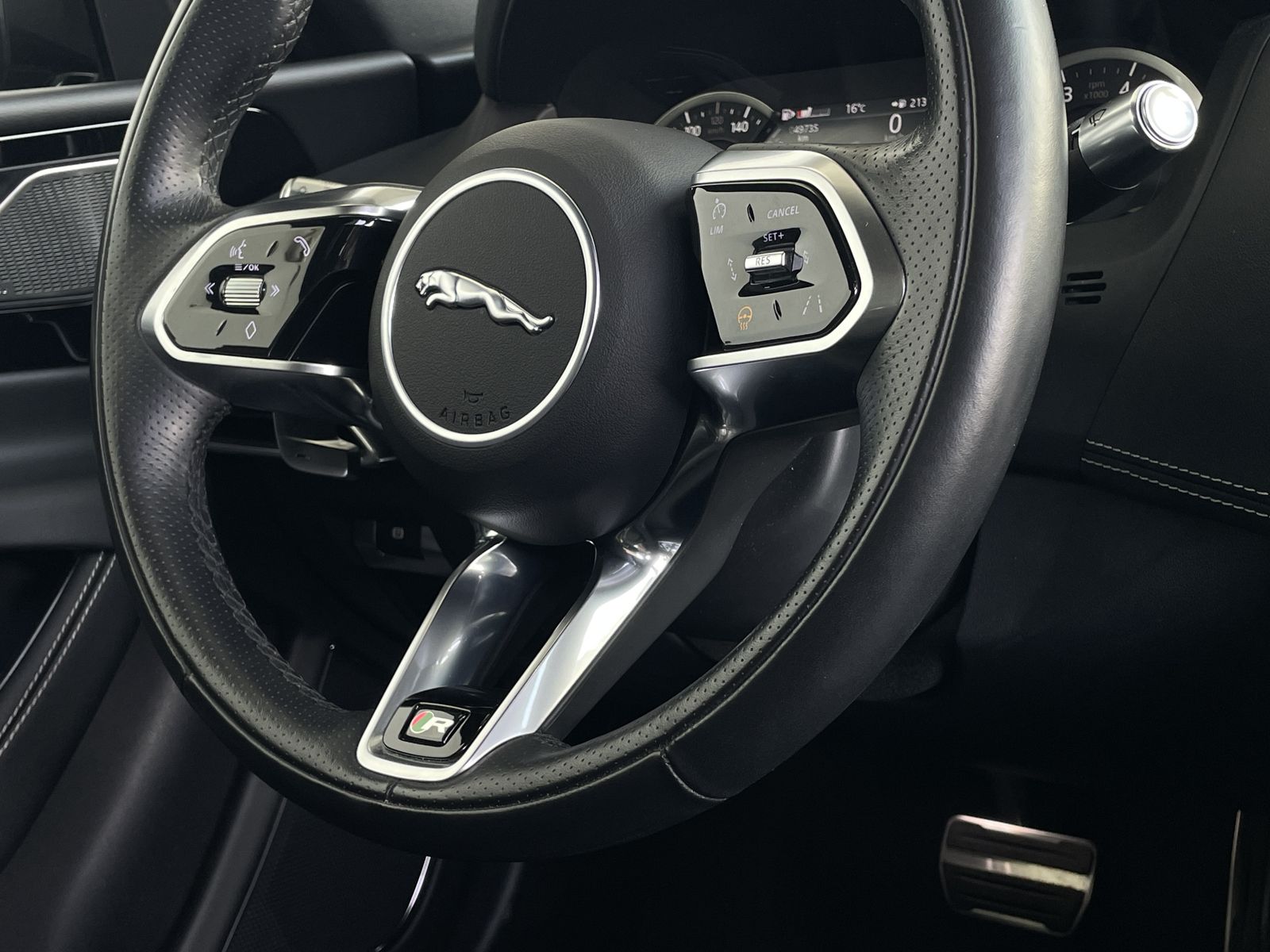 Jaguar XE P300*R-Dynamic*Black AWD*360° KAMERA*PANO*LED