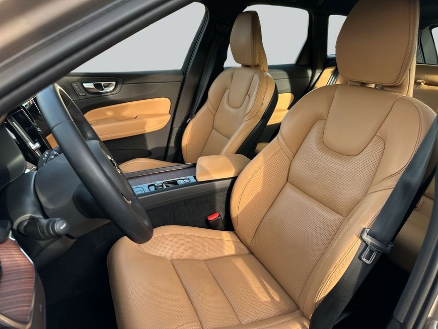 Volvo XC60 B5 B AWD Plus Dark