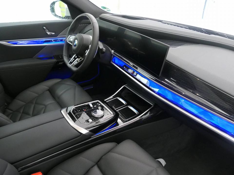 BMW 740d xDrive M Sportpaket Standhzg SkyLounge 21