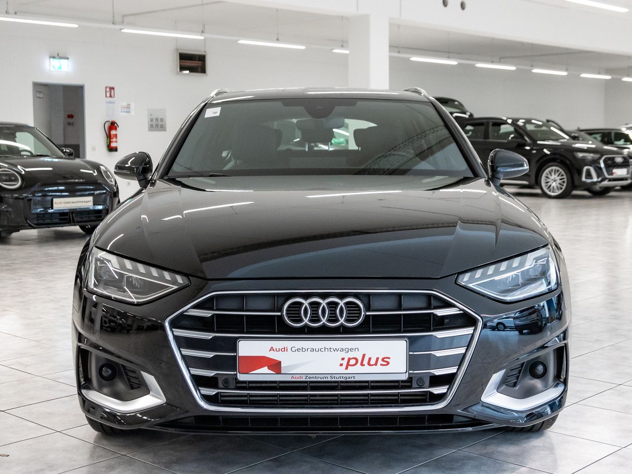 Audi A4 Avant 35 TFSI advanced S line - Samsaru's Car Outlet