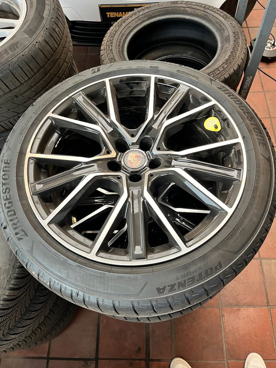 Porsche Macan S V6 Bi-Turbo PDK - Samsaru's Car Outlet