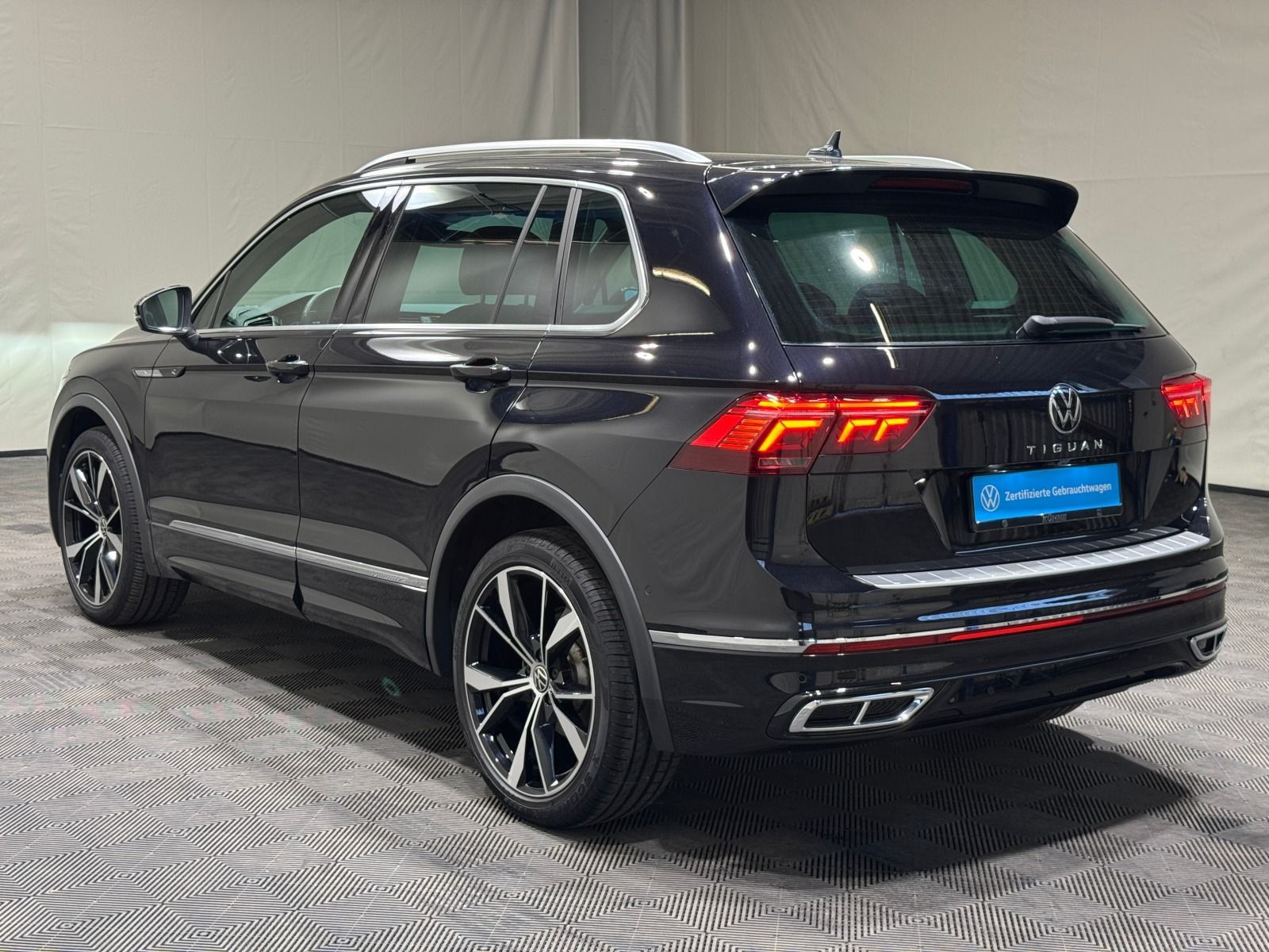 Volkswagen Tiguan R-Line 1.5 TSI DSG - Samsaru's Car Outlet