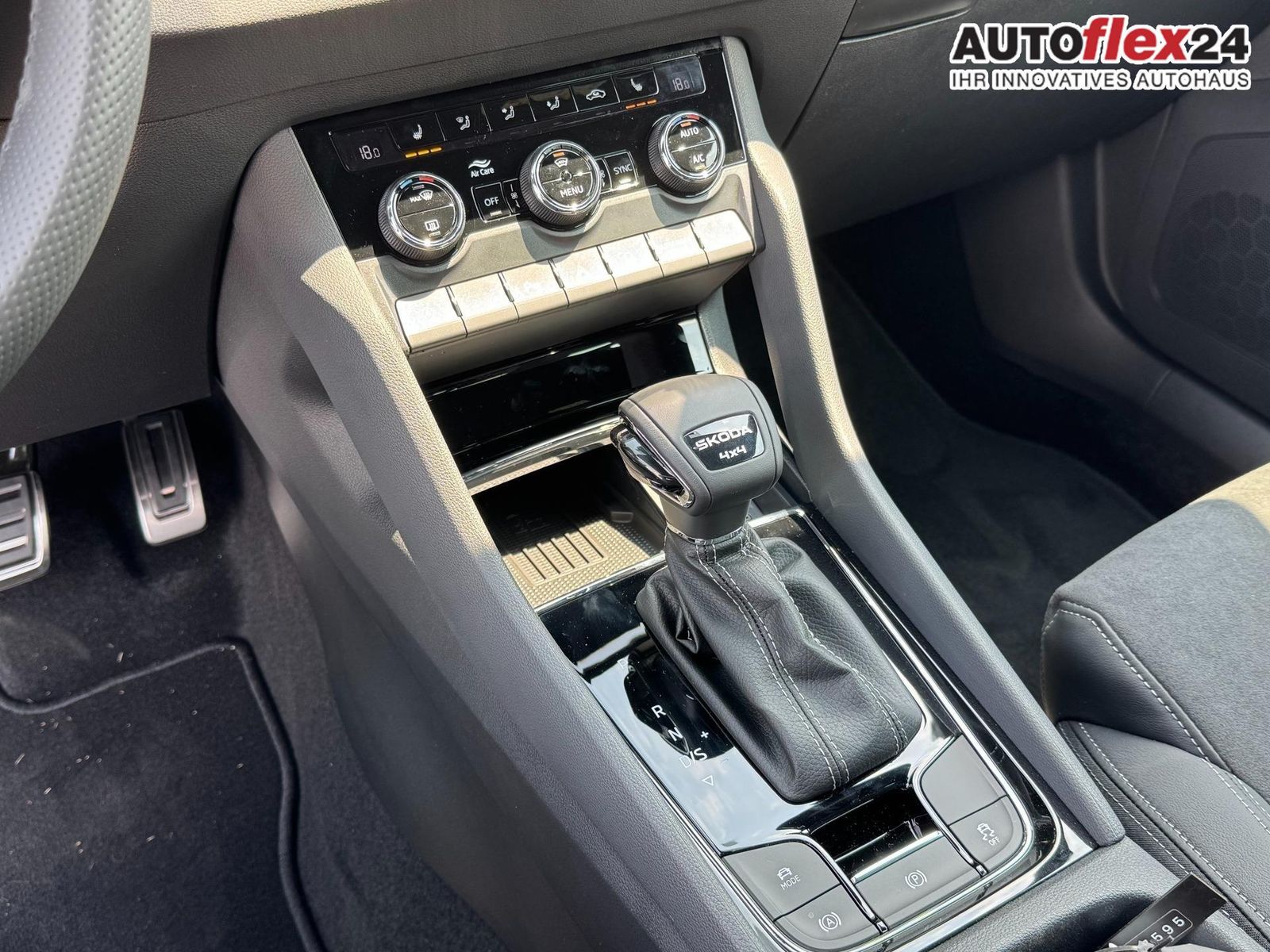 Skoda Karoq Sportline 2,0 TSI 4x4 DSG Leder 2ZKlima...