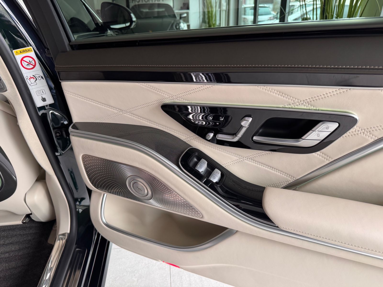 Mercedes-Benz S 680 Maybach - Samsaru's Car Outlet
