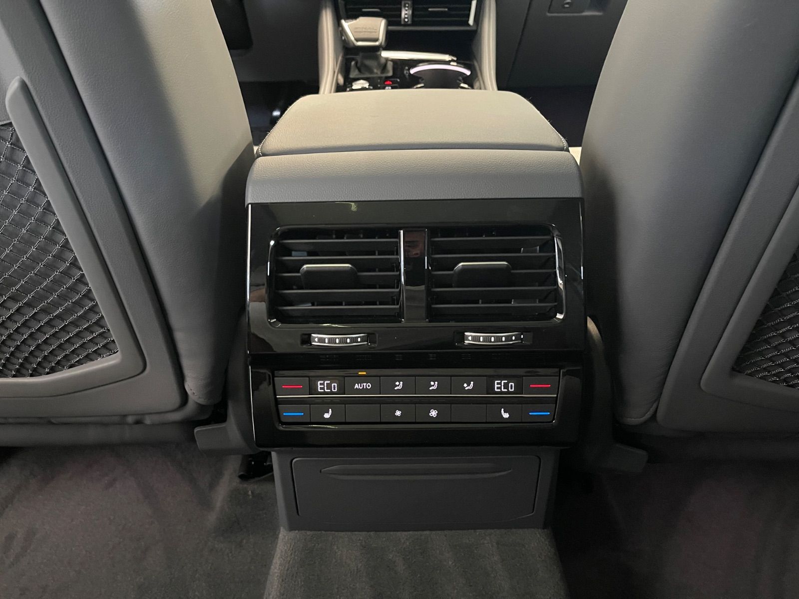Volkswagen Touareg 3.0 TDI 4Motion R-Line Final Edition*VOL