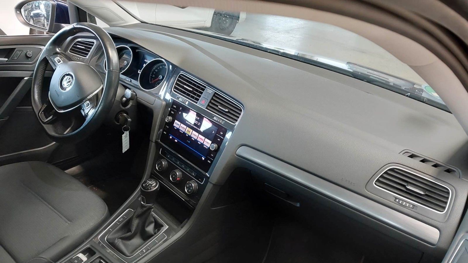 Volkswagen Golf 7 Var. 1.6 TDI COMFORTLINE - Samsaru's Car Outlet