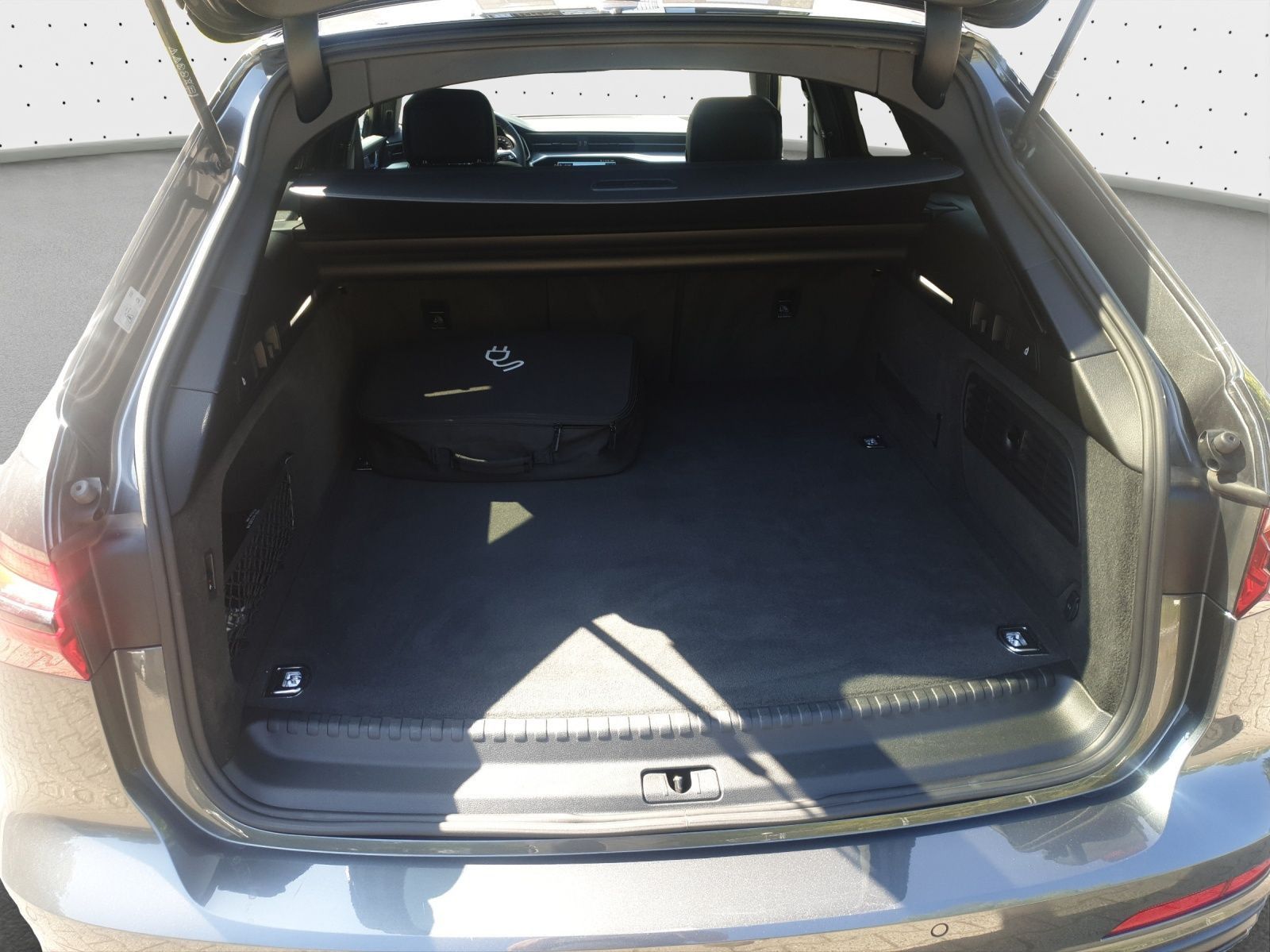 Audi A6 Avant 55 TFSI e quattro Sport - Samsaru's Car Outlet