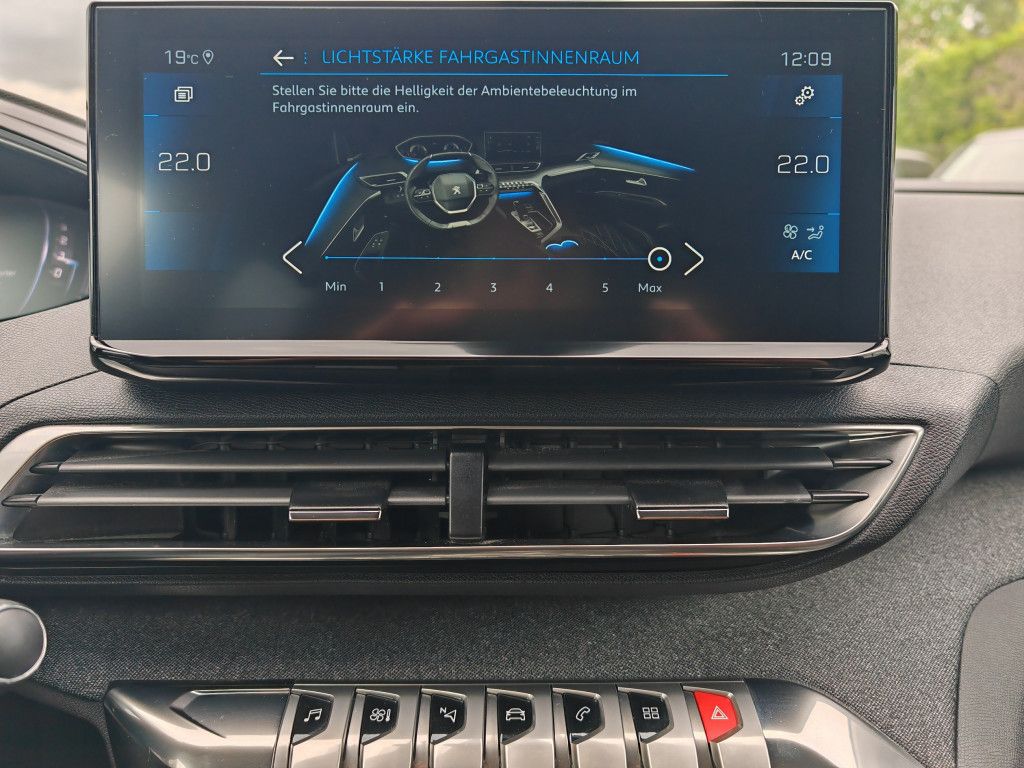 Peugeot 3008 PureTech EAT8 ALLURE PACK - Samsaru's Car Outlet