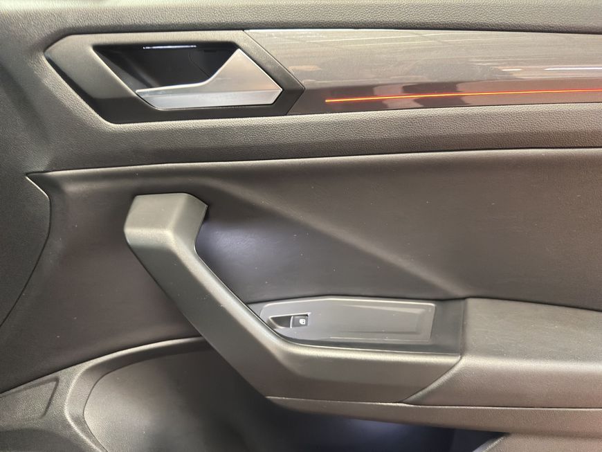 Volkswagen T-Roc 2.0 TSI 4MOTION - Samsaru's Car Outlet