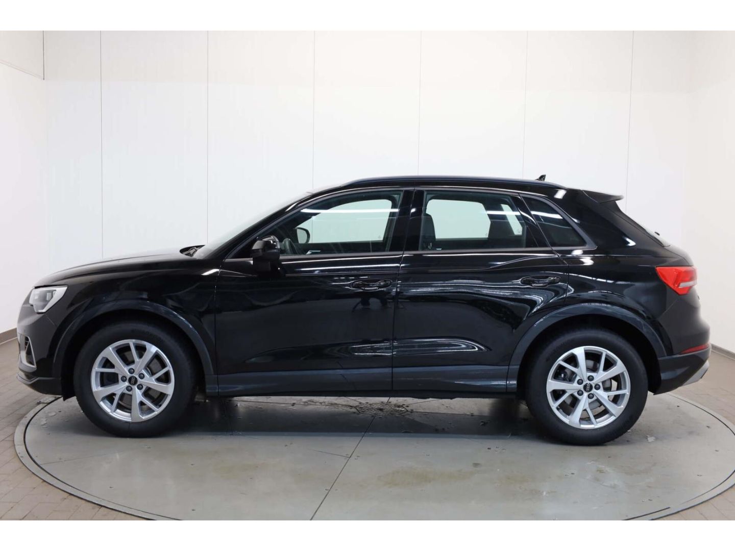Audi Q3 40 TFSI qu. advanced - Samsaru's Car Outlet