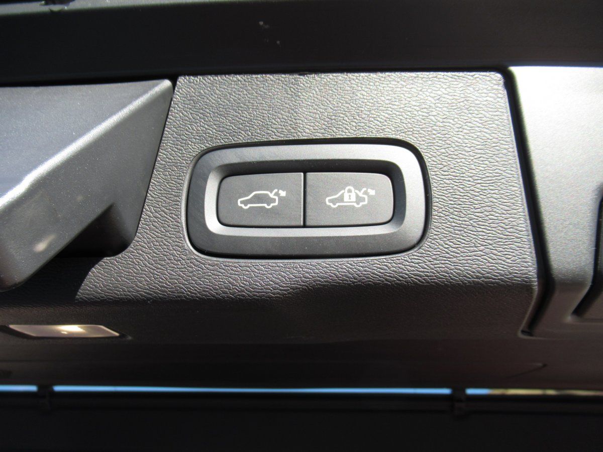 Volvo XC60 B5 AWD Benzin Plus Dark Automatik