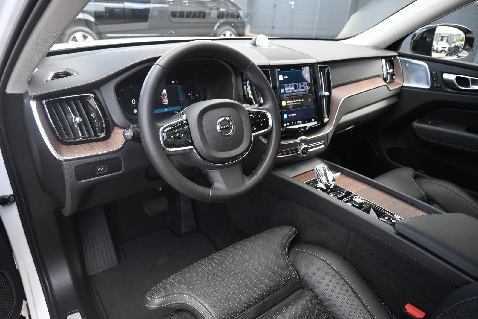 Volvo XC60 B4D AWD Ultimate Dark*LUFT*HUD*B&W*AHK*360°