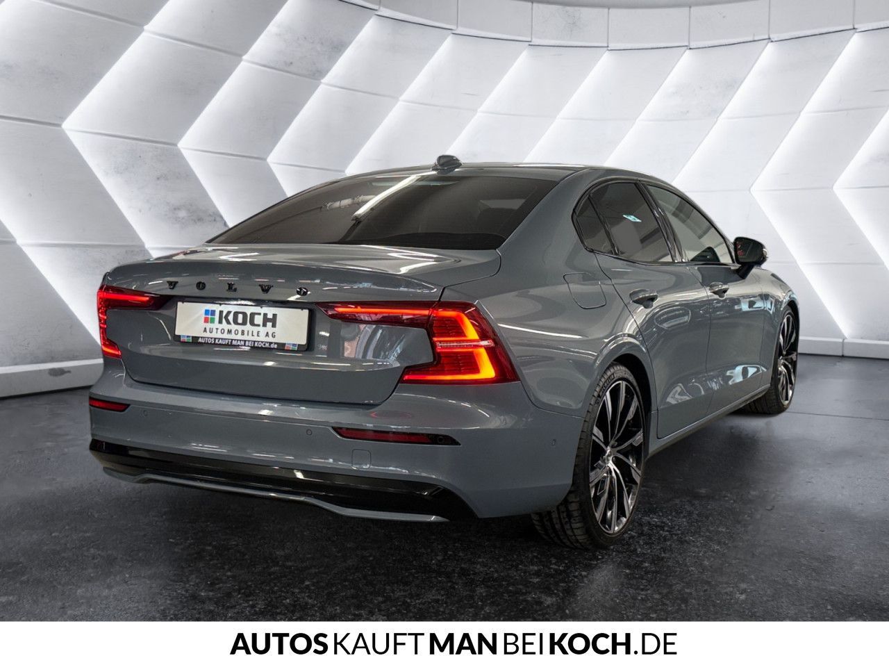 Volvo S60 B5 AWD Ultimate Dark STHz PANO HUD 360 ALARM