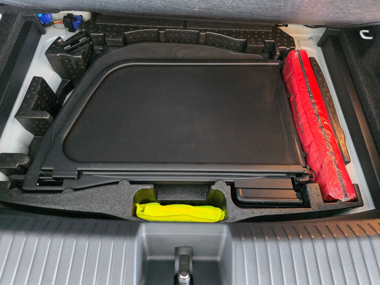 Volkswagen T-Roc R-Line Black - Samsaru's Car Outlet