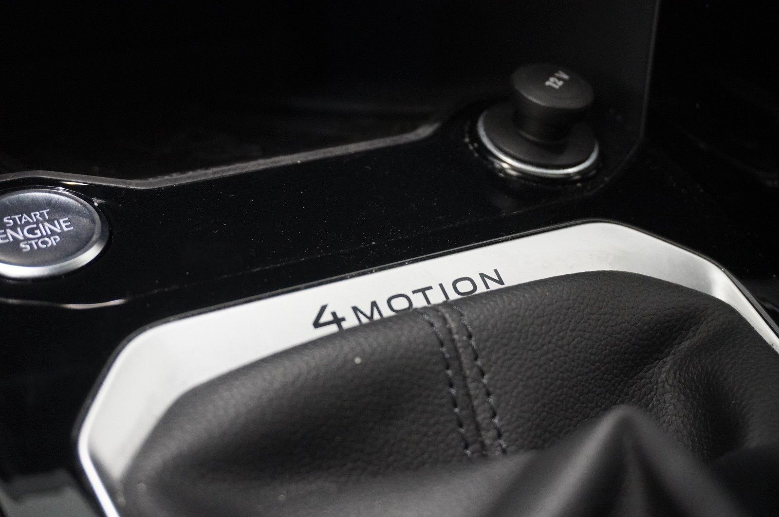 Volkswagen T-Roc 2.0D R-LINE 4MOTION - Samsaru's Car Outlet