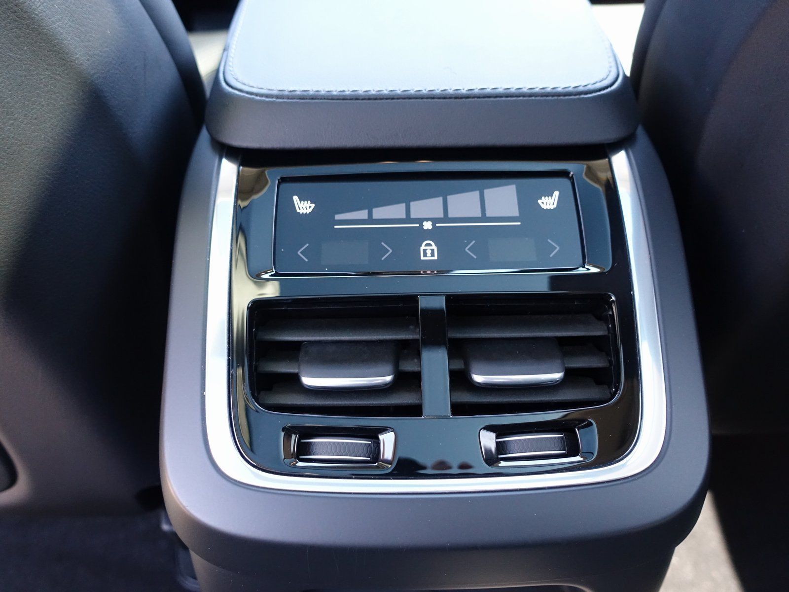 Volvo XC90 Recharge Ultimate Bright T8 AWD - Samsaru's Car Outlet