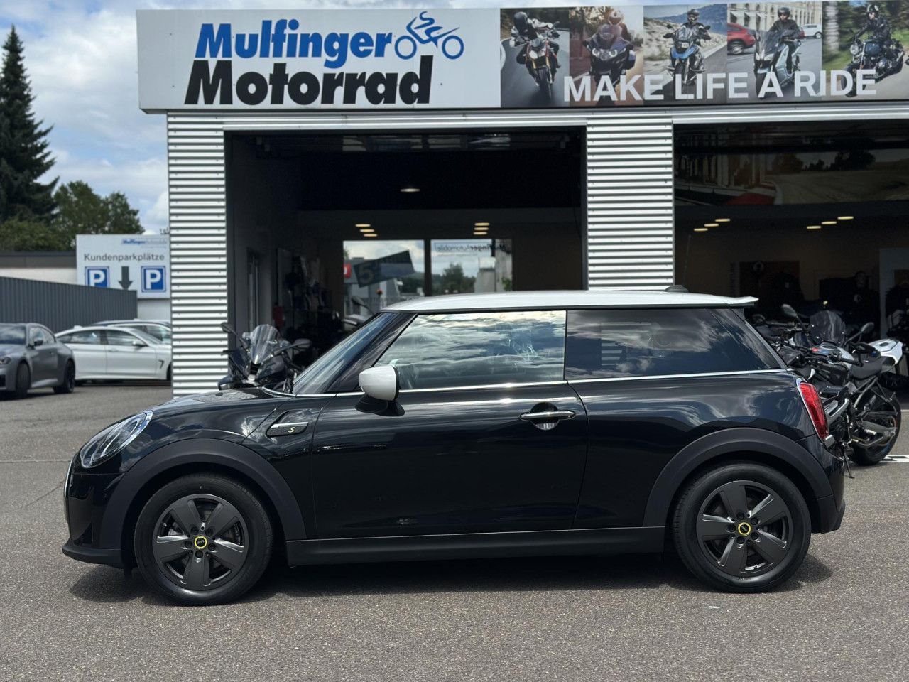 MINI Cooper SE Essential - Samsaru's Car Outlet
