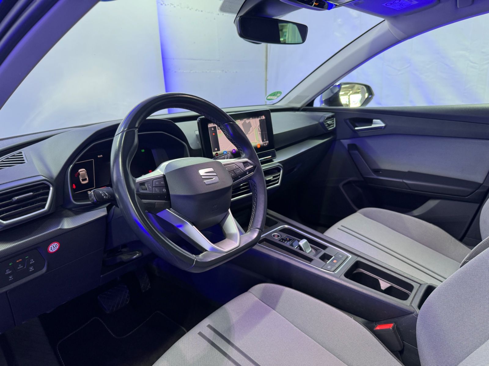 Seat Leon Sportstourer Style Aut - Samsaru's Car Outlet