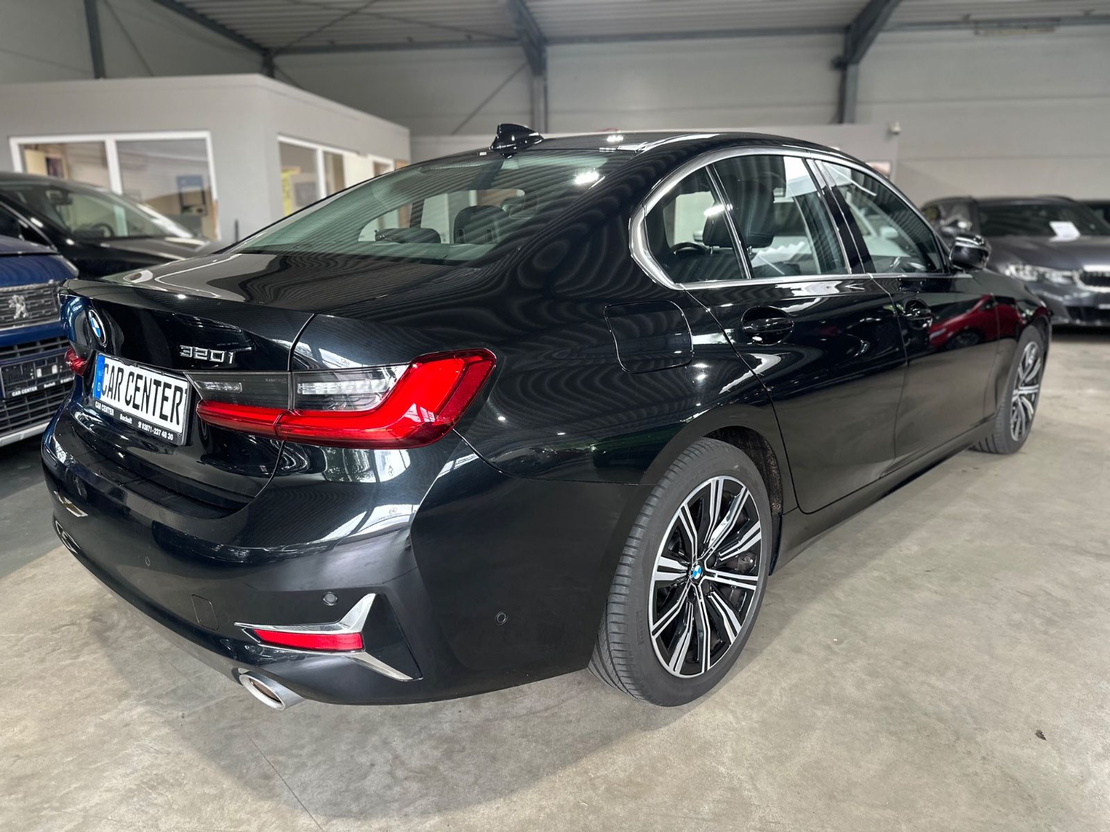 BMW 320 i Lim. Luxury Line - Samsaru's Car Outlet