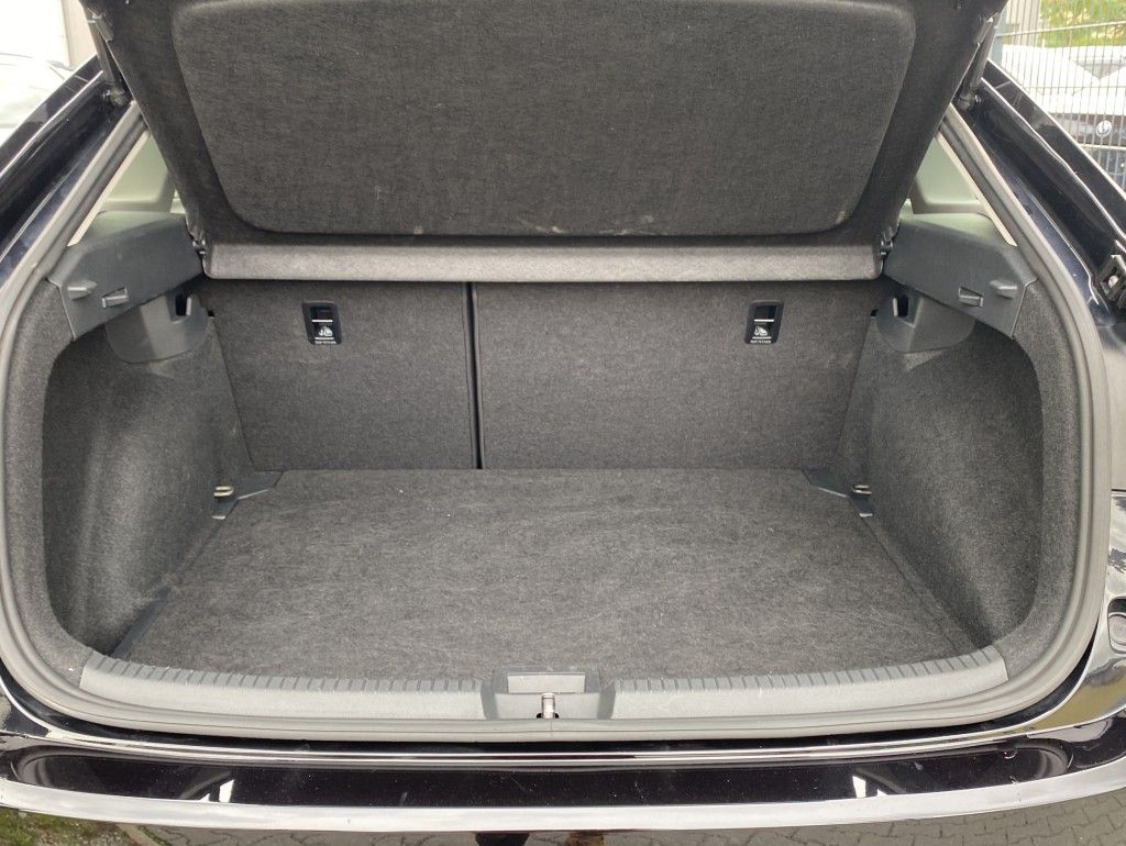 Volkswagen Taigo 1.0 TSI Life - Samsaru's Car Outlet