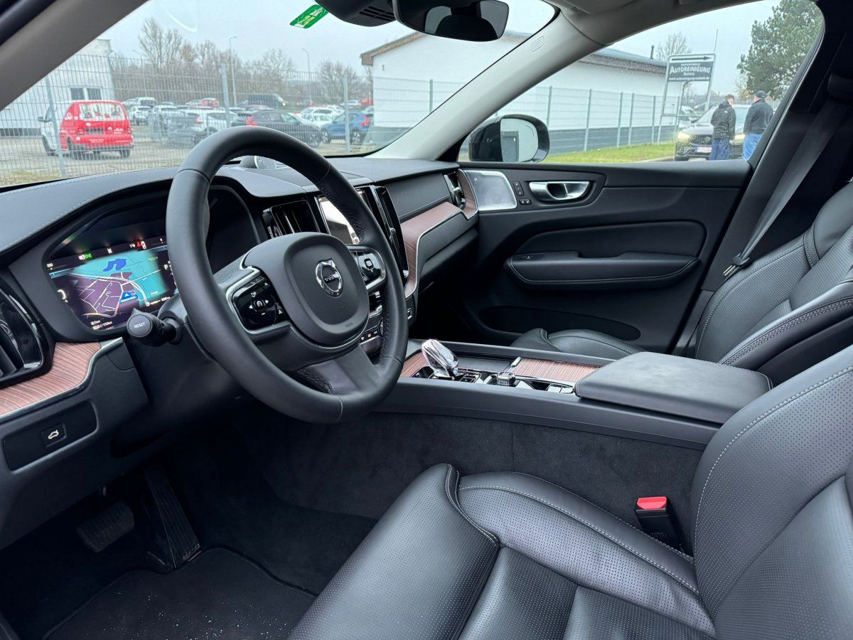 Volvo XC60 B5 AWD Ultimate Dark Luftfahrwerk Bowers &