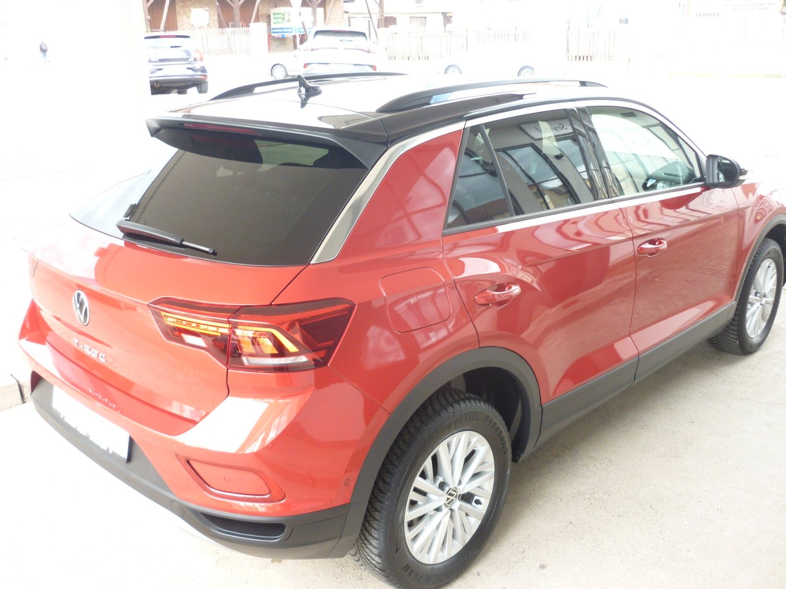 Volkswagen T-Roc 1.0 TSI Life - Samsaru's Car Outlet