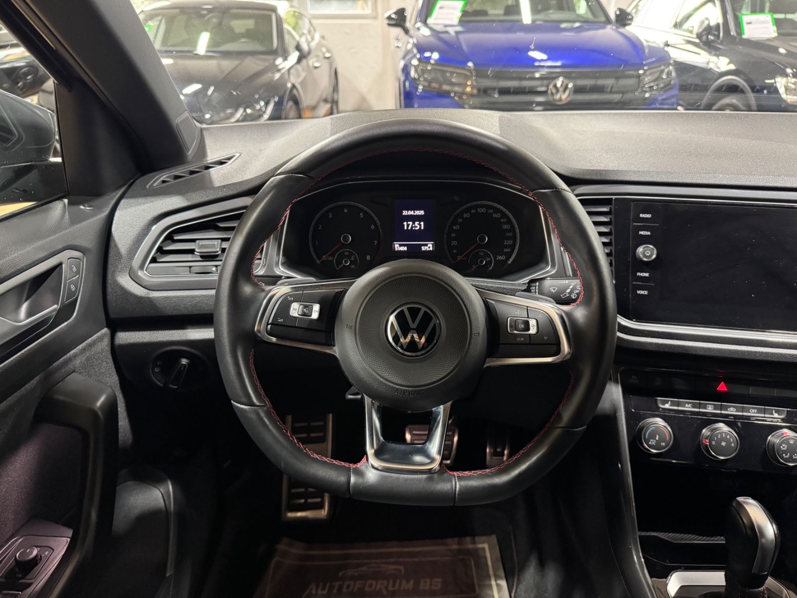 Volkswagen T-Roc Sport 1.5TSI DSG - Samsaru's Car Outlet