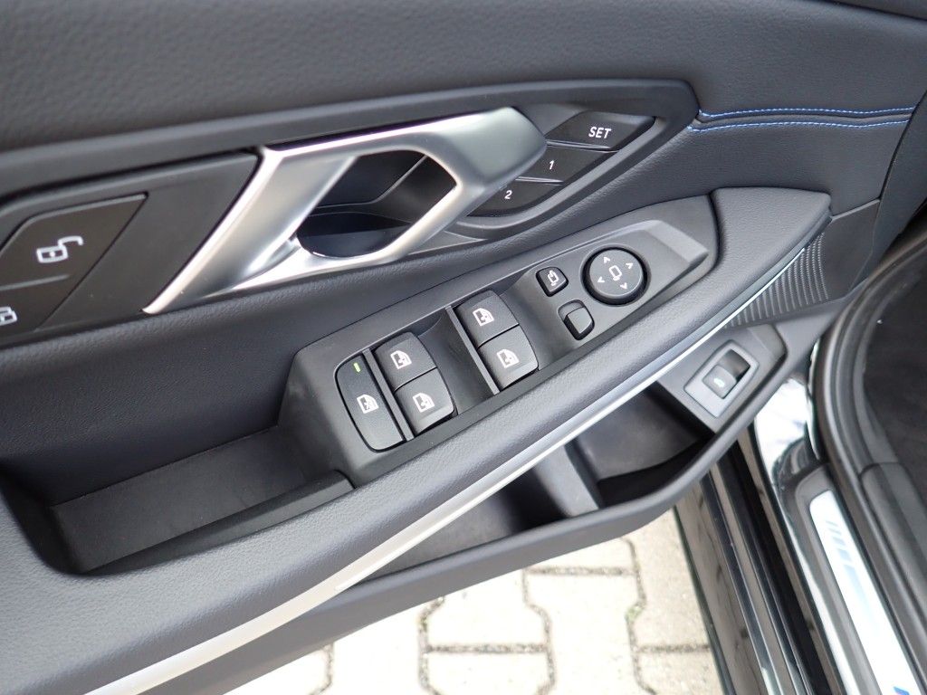 BMW 330 i Touring M Sport - Samsaru's Car Outlet