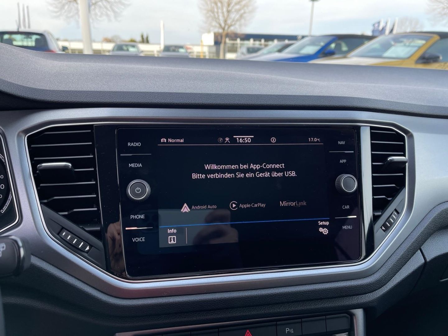 Volkswagen T-Roc Active Style 2.0 TDI - Samsaru's Car Outlet