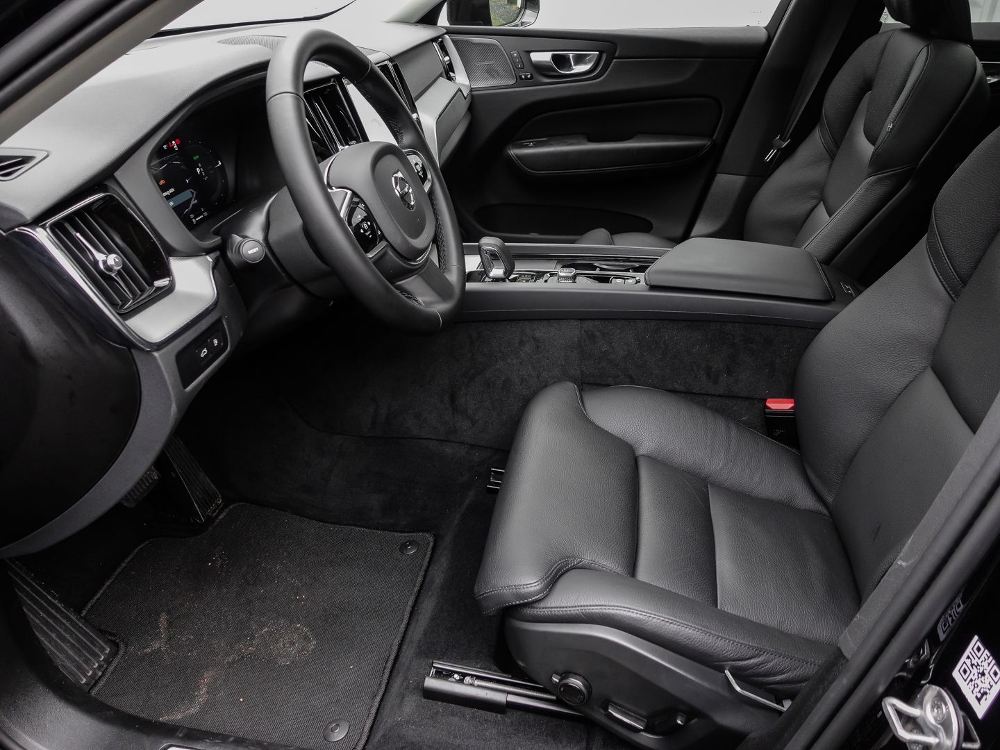 Volvo XC60 Plus Dark Recharge Plug-In Hybrid AWD T6 Tw