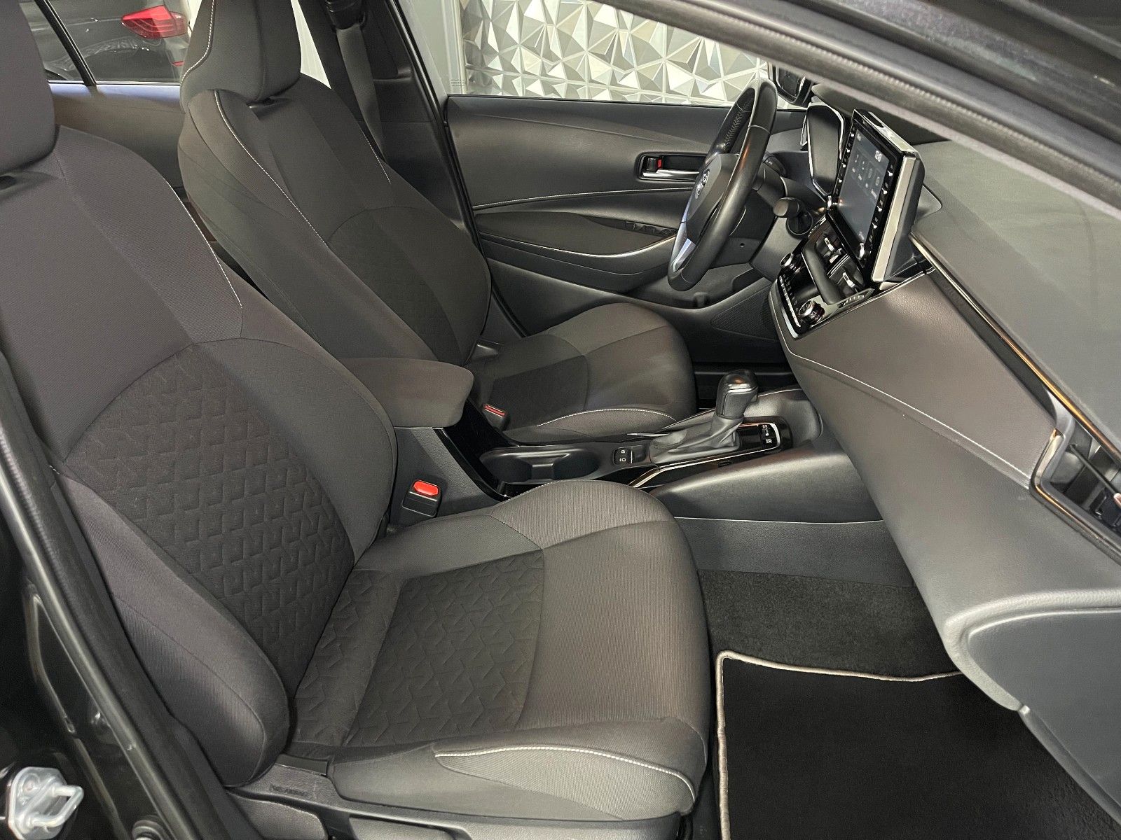 Toyota Corolla Touring Hybrid - Samsaru's Car Outlet