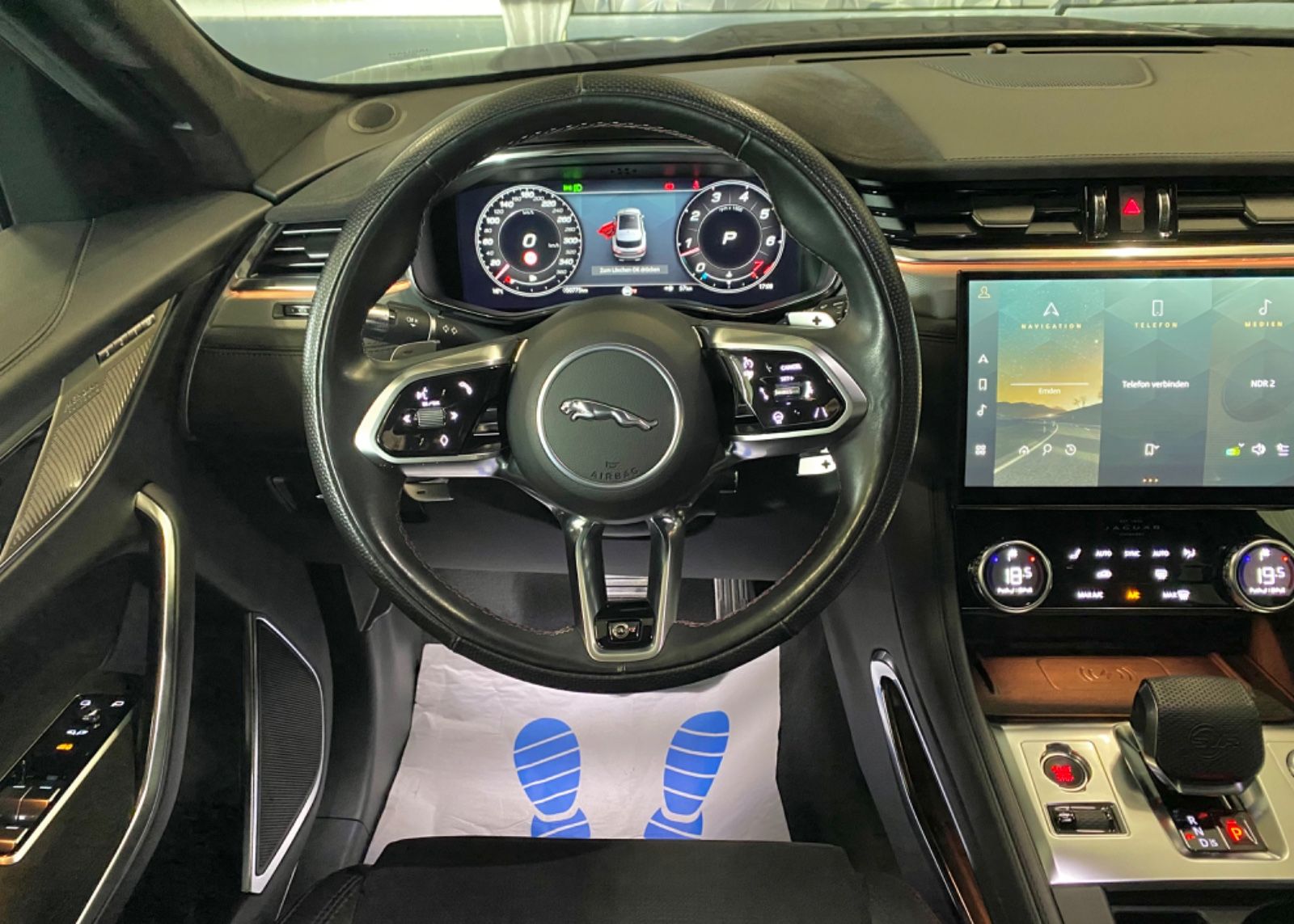 Jaguar F-Pace P550 SVR V8 AWD,ACC,Digitales Cockpit,AHK