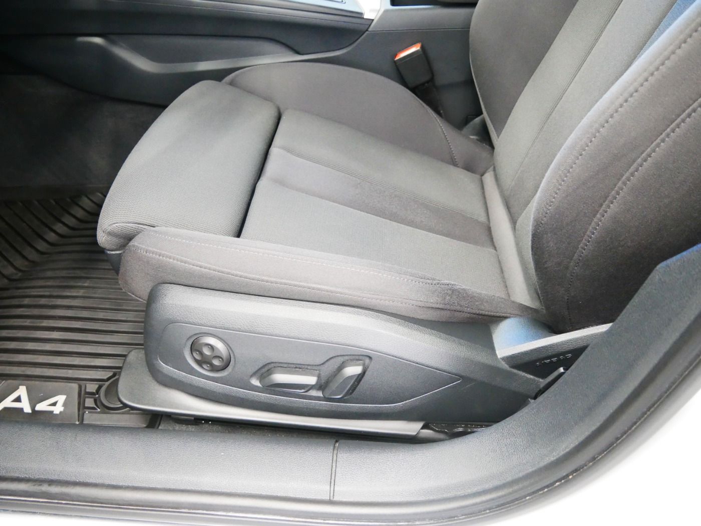 Audi A4 Limousine 35 TFSI advanced - Samsaru's Car Outlet