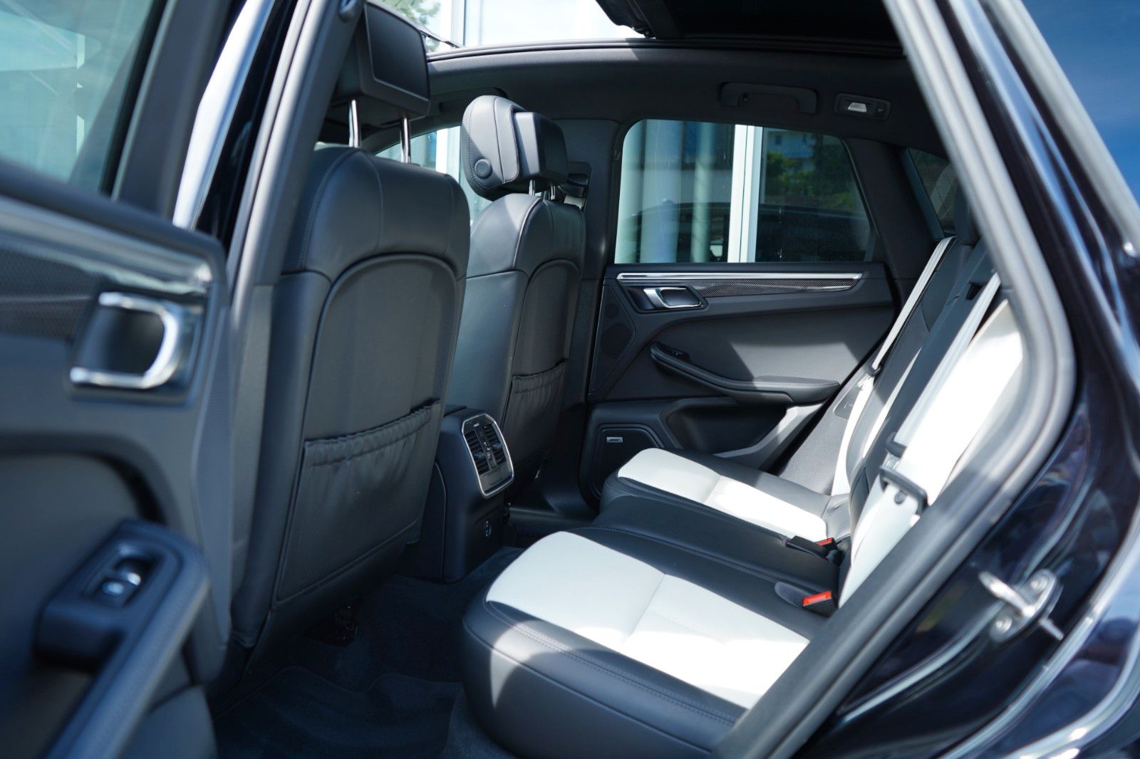Porsche Macan S - Samsaru's Car Outlet