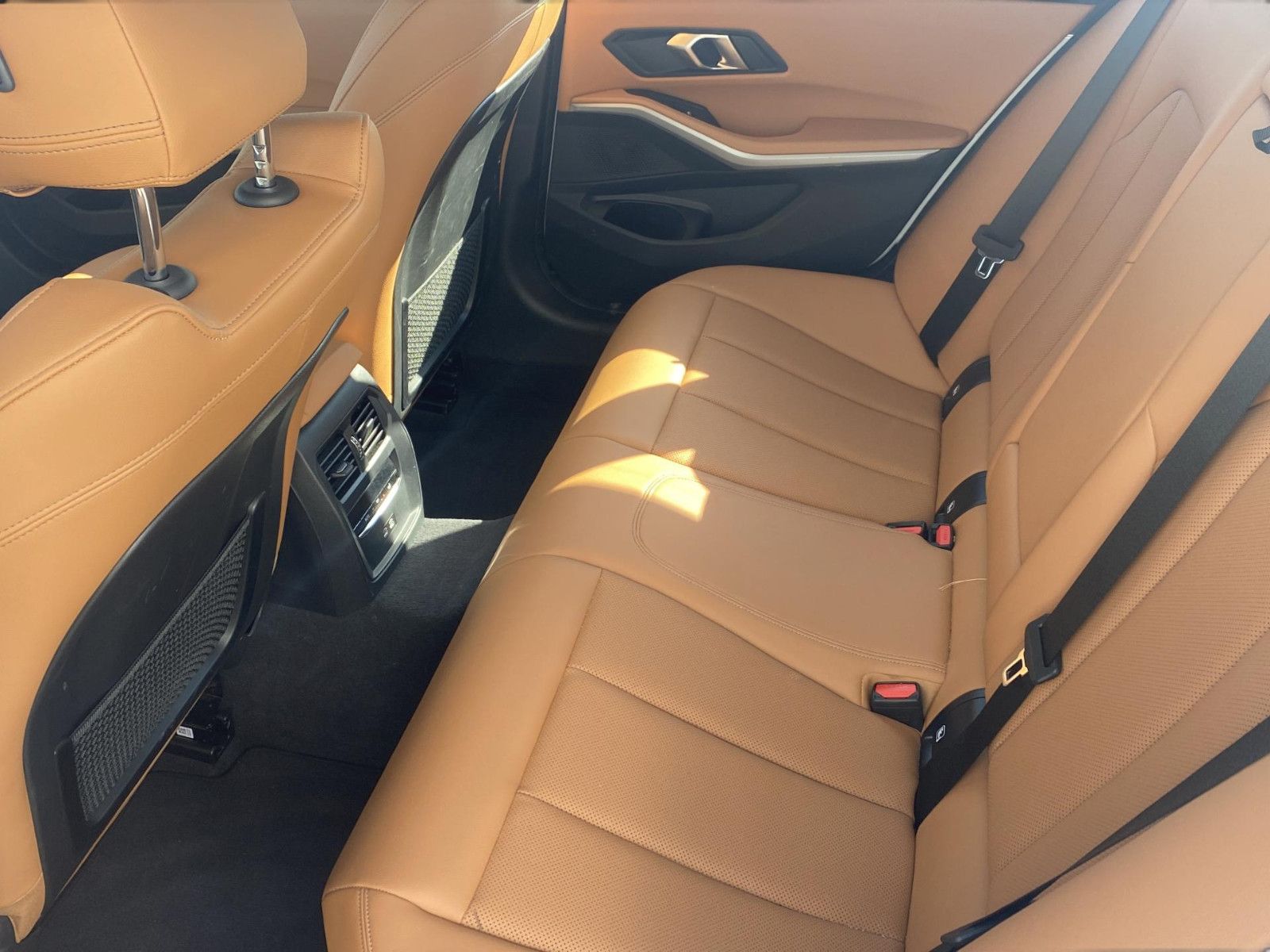 BMW 330 e - Samsaru's Car Outlet