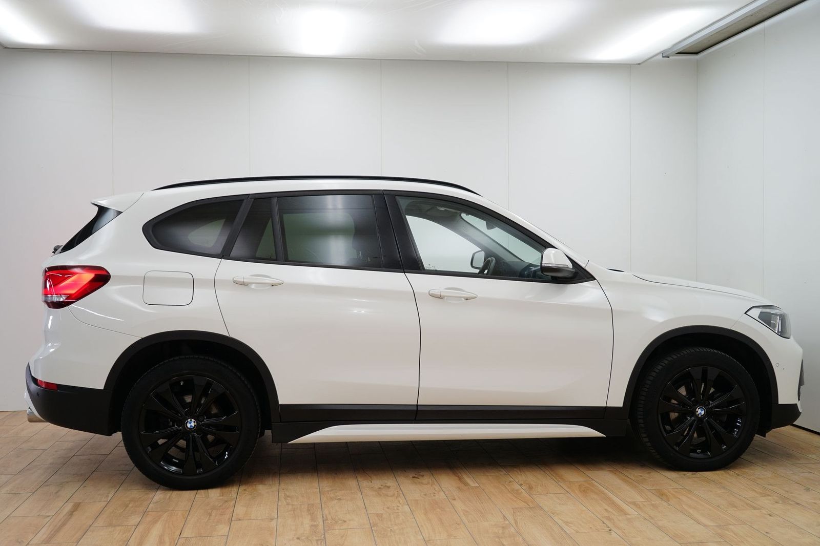 BMW X1 xDrive18d Sport Line - Samsaru's Car Outlet