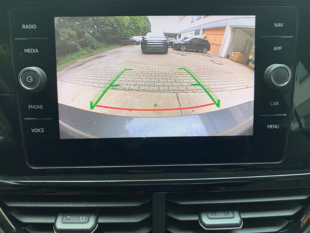 Volkswagen T-Roc 1.5 TSI DSG R-LINE - Samsaru's Car Outlet